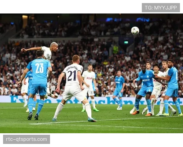 欧冠主题艺术展在伦敦开幕,展出俱乐部历史经典瞬间摄影作品 欧冠主题艺术展在伦敦开幕,展出俱乐部历史经典瞬间摄影作品