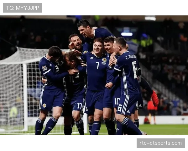 分析:巴黎圣日耳曼防守体系隐患暴露,两粒失球均源于边路被打穿 分析:巴黎圣日耳曼防守体系隐患暴露,两粒失球均源于边路被打穿